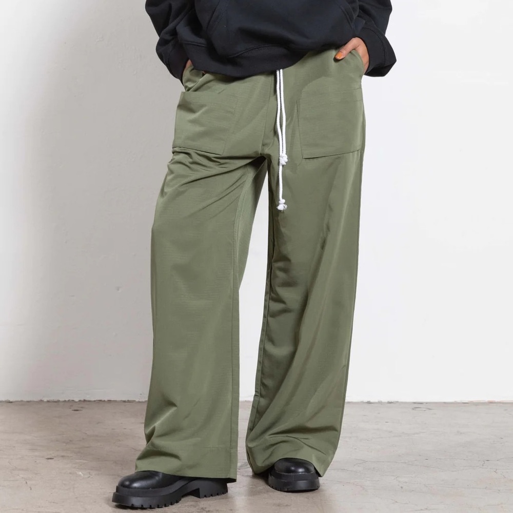 ✨ NWT - Local European Olive Green Parachute Pants ✨